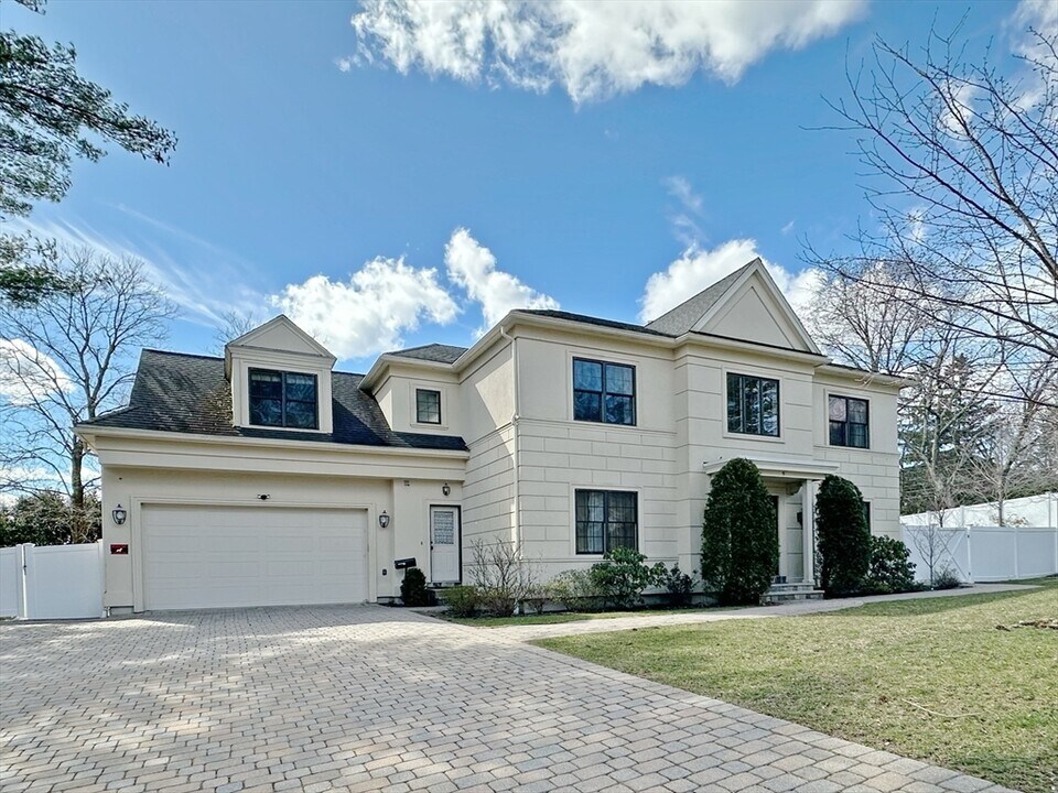 9 Vine St in Newton, MA - Building Photo