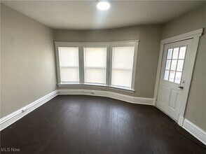 3074 W 25th St in Cleveland, OH - Building Photo - Building Photo