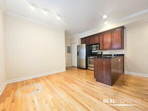 3246 N Clifton Ave in Chicago, IL - Building Photo - Building Photo