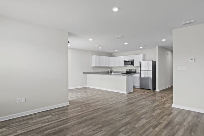 685 Whispering Creek Ave in Freeport, FL - Building Photo - Building Photo