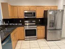 3907 Tree Top Dr in Weston, FL - Building Photo
