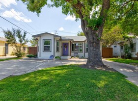 2933 S Hills Ave in Fort Worth, TX - Building Photo