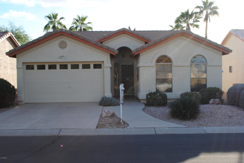 8931 E Copper Valley Ln in Sun Lakes, AZ - Foto de edificio