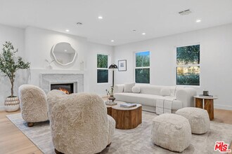 4525 Greenbush Ave in Los Angeles, CA - Building Photo - Building Photo