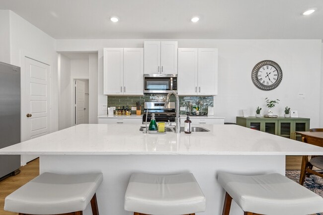 property at 1940 Velvet Oak Ln