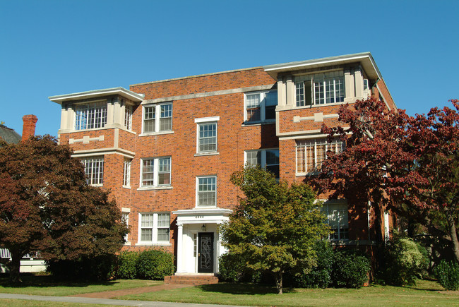 4505 Victoria Blvd in Hampton, VA - Foto de edificio - Building Photo