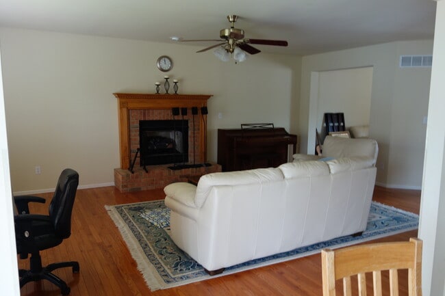 114 Meadowgate Ct in St. Peters, MO - Building Photo - Building Photo