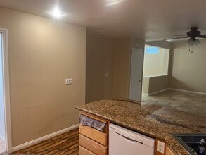 10333 Hunters Meadow Ave in Las Vegas, NV - Building Photo - Building Photo