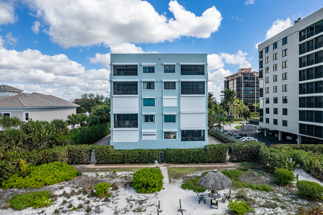 Pelican Pointe in Bonita Springs, FL - Building Photo - Building Photo