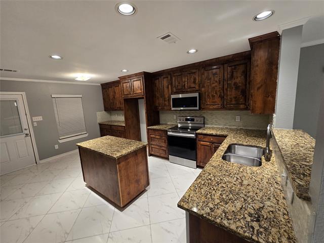 700 White Fields Way in Arlington, TX - Building Photo - Building Photo