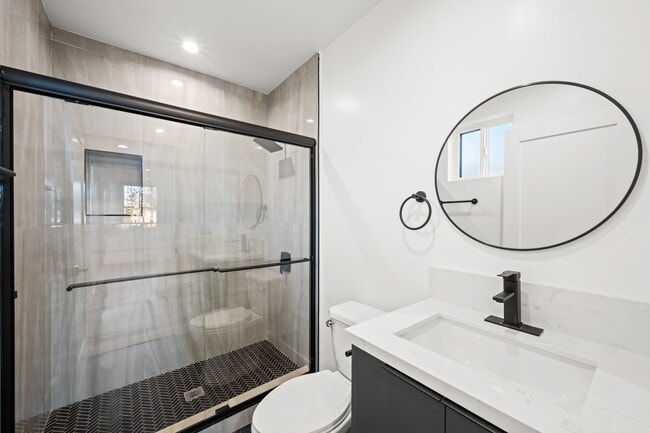 2000 Hillcrest Dr, Unit 2000 in Los Angeles, CA - Building Photo - Building Photo