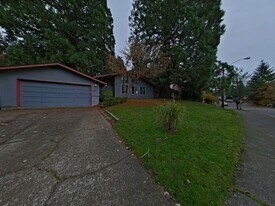 4572 NW Elmwood Dr in Corvallis, OR - Building Photo