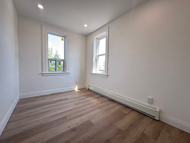 74 Shepherd St W in Windsor, ON - Building Photo - Building Photo