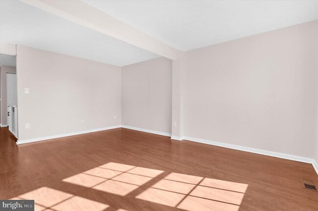 8164 Hazy Dawn Ct in Pasadena, MD - Building Photo - Building Photo