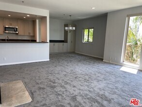 211 California Ave-Unit -502 in Santa Monica, CA - Building Photo - Building Photo