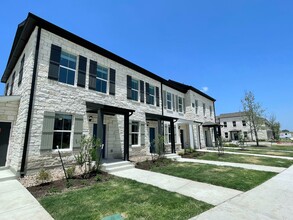 LC Pflugerville in Pflugerville, TX - Foto de edificio - Building Photo