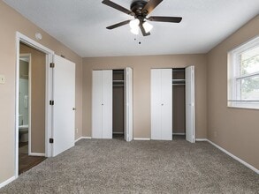 Emerald Crossing in St. Louis, MO - Building Photo - Building Photo