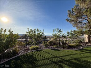 1373 Dragon Rock Dr in Henderson, NV - Building Photo - Building Photo