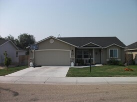 11415 Willamette Way in Caldwell, ID - Building Photo