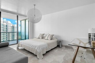 5875 Collins Ave in Miami Beach, FL - Building Photo - Building Photo