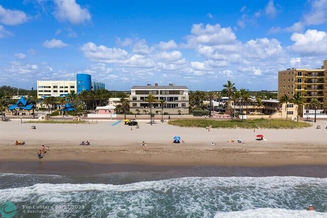 1751 N Surf Rd in Hollywood, FL - Building Photo - Building Photo
