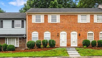 1825 Johnson St in High Point, NC - Building Photo