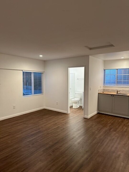 1146 Calle Emparrado in San Marcos, CA - Building Photo