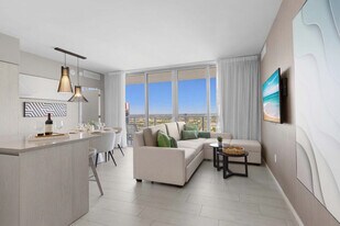 4010 S Ocean Dr in Hollywood, FL - Building Photo