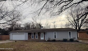 8401 Roseborough Rd in Louisville, KY - Building Photo