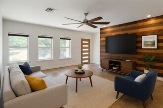 12700 Winding Creek Rd in Austin, TX - Building Photo - Building Photo
