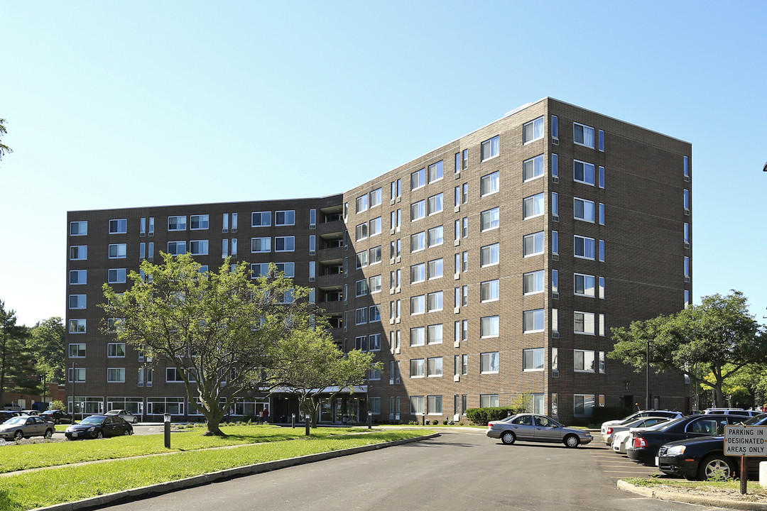 Villa Serena Senior Apartments in Cleveland, OH - Building Photo