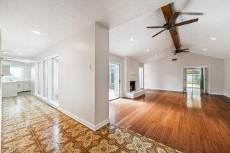 7806 Rollingbrook Dr in Houston, TX - Building Photo - Building Photo