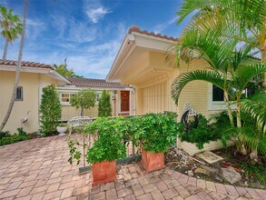 3220 Oleander Way in Pompano Beach, FL - Building Photo - Building Photo