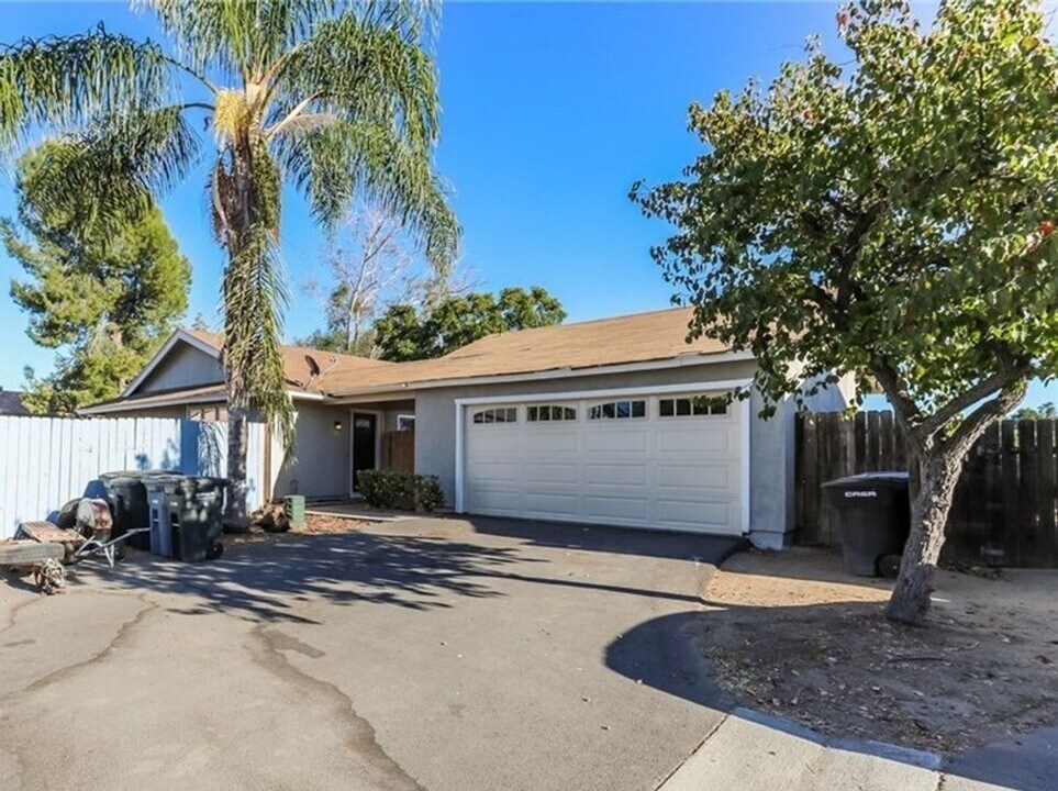 31055 Camino Verde in Temecula, CA - Building Photo