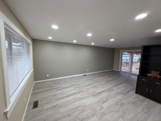 4640 Wyoming Ave NE in Salem, OR - Foto de edificio - Building Photo