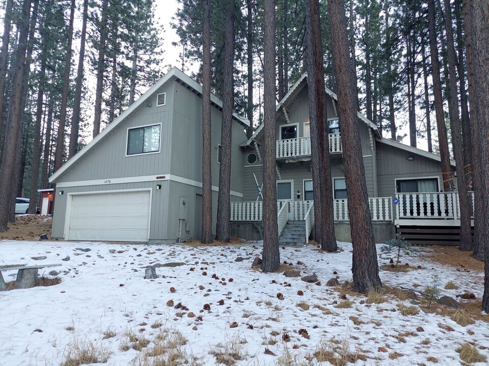 1276 Peninsula Rd in South Lake Tahoe, CA - Building Photo