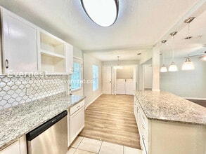 10425 Ferguson Rd in Dallas, TX - Building Photo - Building Photo