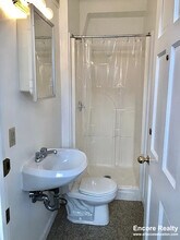 1061 Beacon St, Unit 14A in Brookline, MA - Foto de edificio - Building Photo