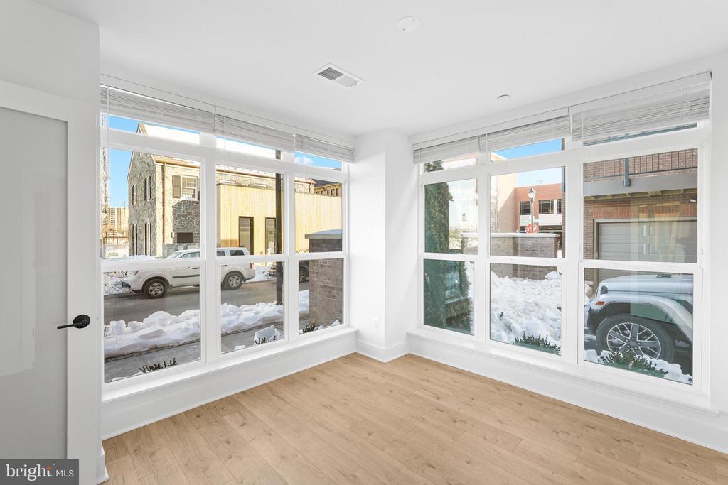 5502 Topaz Ln in Bethesda, MD - Building Photo