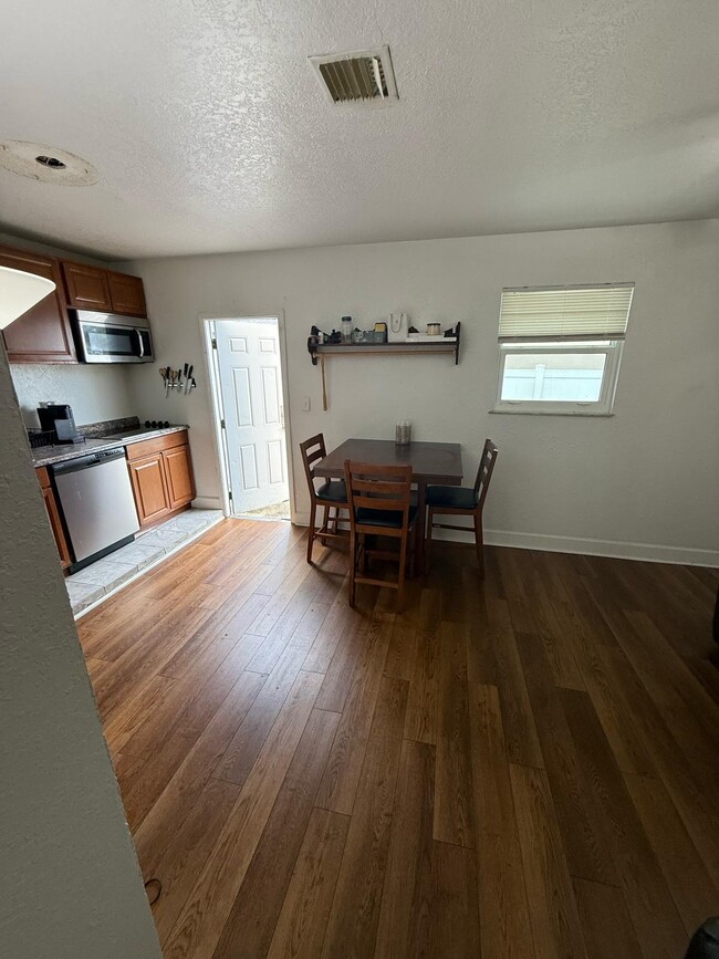 670 NW Treemont Ave, Unit 1 in Port St. Lucie, FL - Foto de edificio - Building Photo