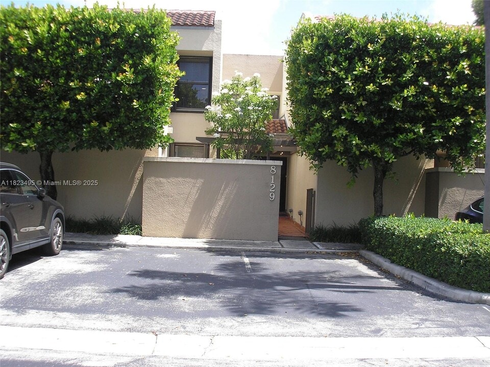 8129 SW 87th Ter in Miami, FL - Foto de edificio