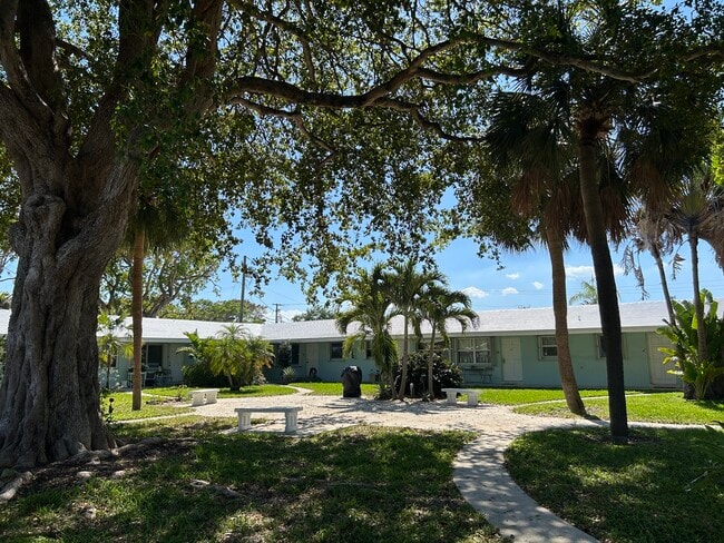 3801 NE 22nd Ter in Lighthouse Point, FL - Foto de edificio - Building Photo