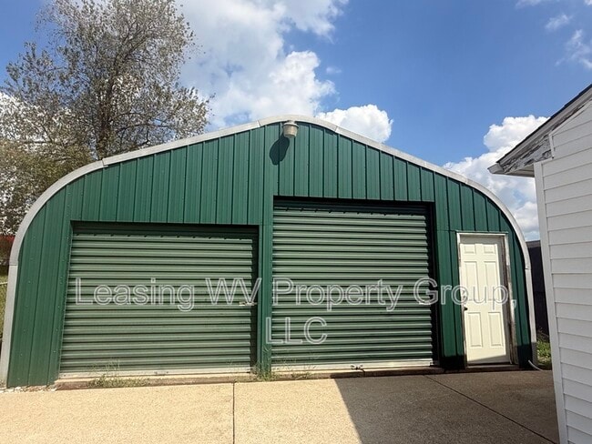 102 1st St E in Culloden, WV - Building Photo - Building Photo