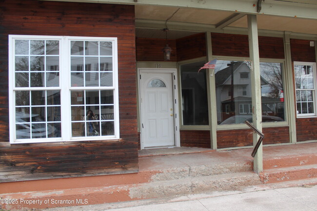 139 South St in Waymart, PA - Foto de edificio - Building Photo