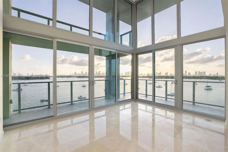 1500 Bay Rd, Unit N-0915 in Miami Beach, FL - Building Photo