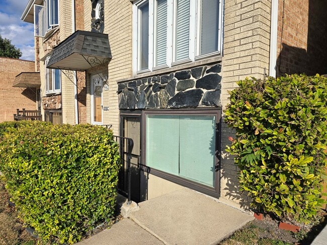 5972 S Archer Ave, Unit GN in Chicago, IL - Building Photo - Building Photo