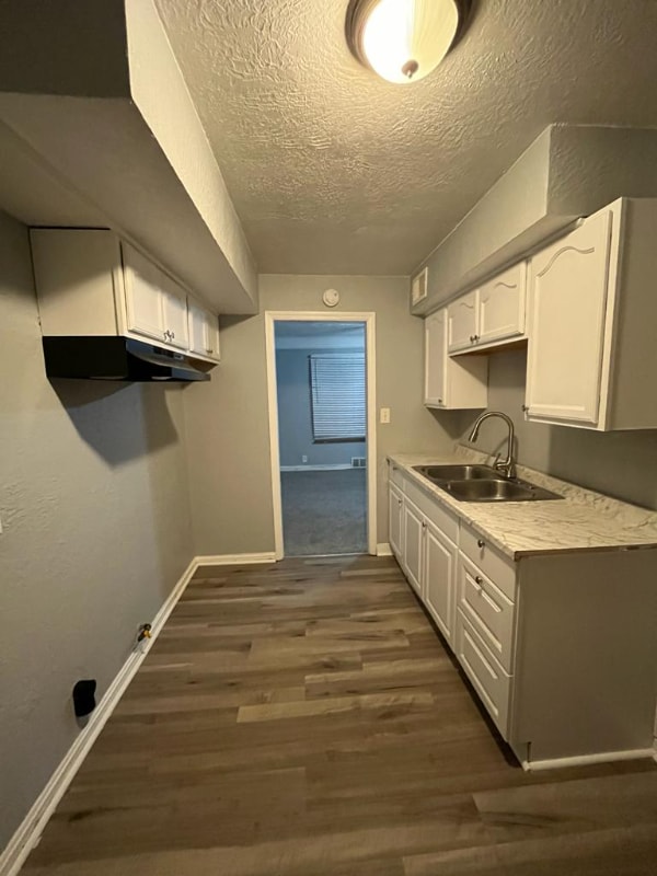 20900 Crystal Ave in Euclid, OH - Foto de edificio - Building Photo