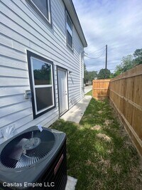 8705 Bertwood St photo'