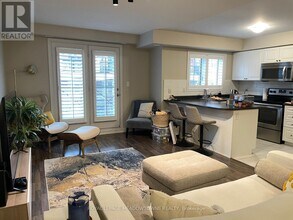 2464 Post Rd in Oakville, ON - Building Photo - Building Photo