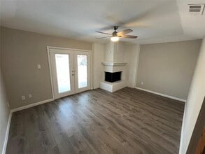 2101 Plymouth Rock Dr in Richardson, TX - Building Photo - Building Photo